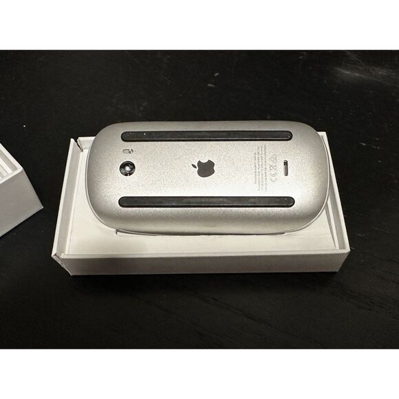 Apple Magic Mouse 2 A1657 Wireless Bluetooth White Rechargeable - Picture 3 of 4